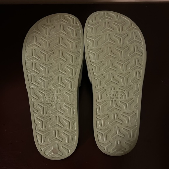 The North Face | Women's Base Camp Slide III, Tea Green/TNF White, 7 - Picture 2 of 2